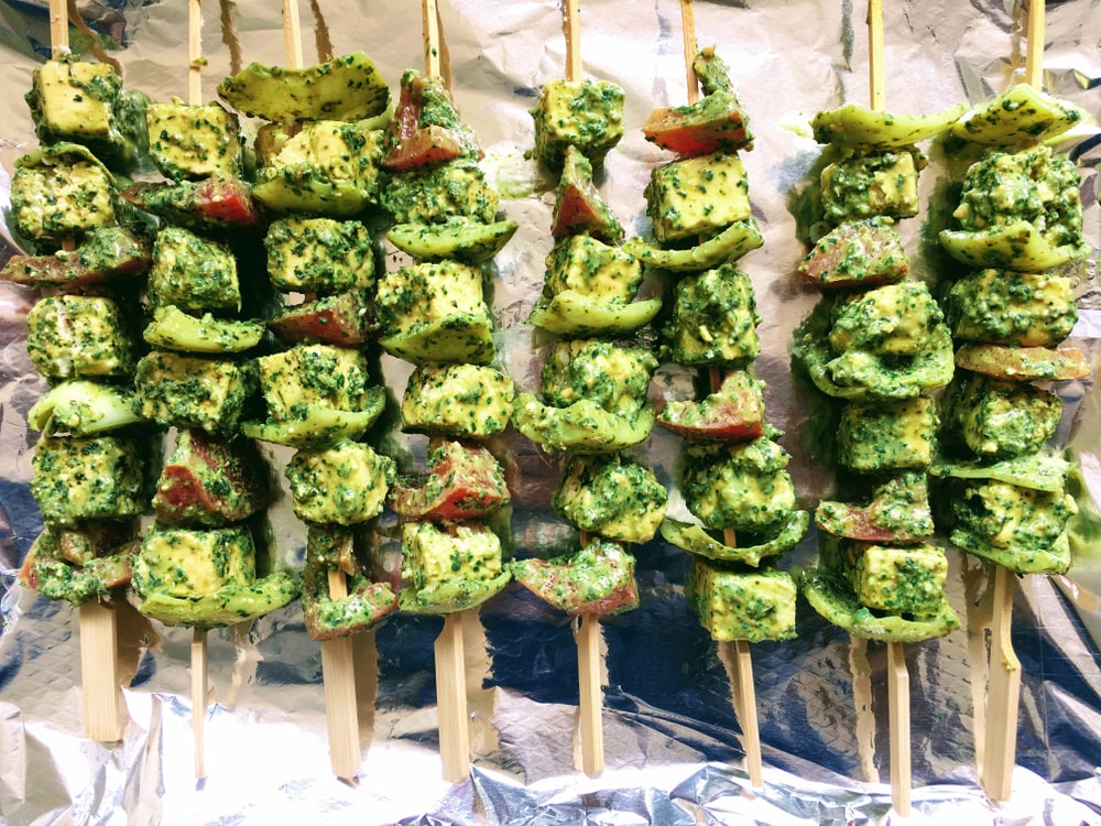 Hariyali印度奶酪切成小块